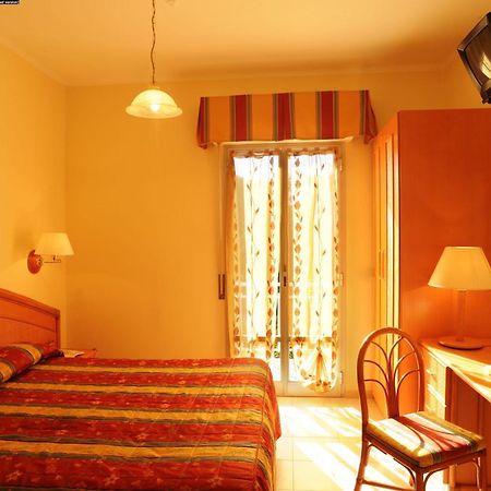 Hotel Casella Pietra Ligure Phòng bức ảnh