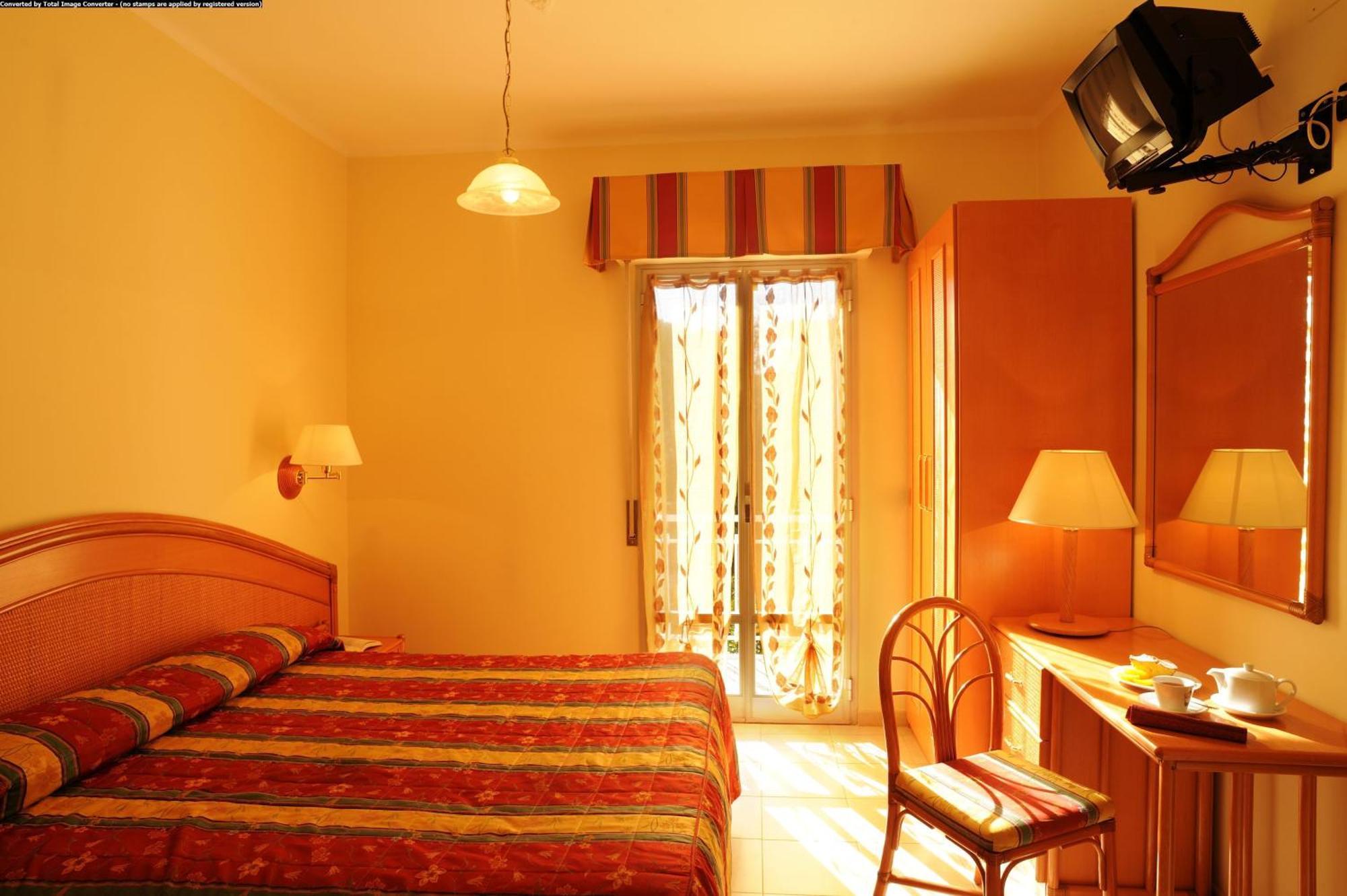 Hotel Casella Pietra Ligure Phòng bức ảnh