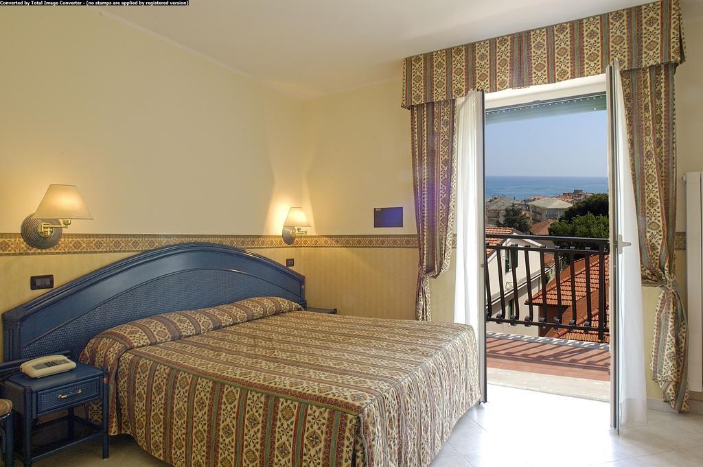 Hotel Casella Pietra Ligure Phòng bức ảnh